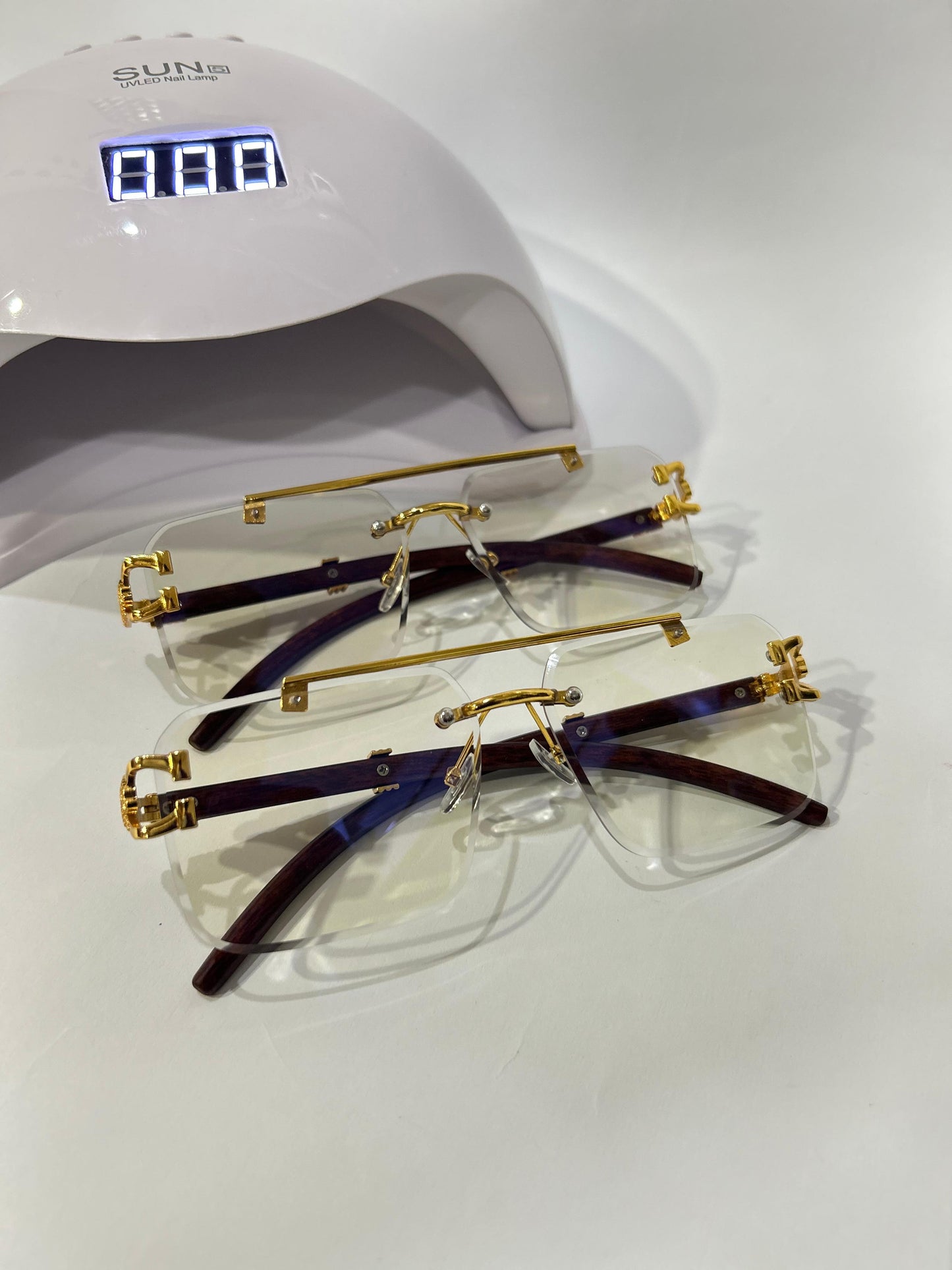 Solar Glasses – Style That Shines With the Sun